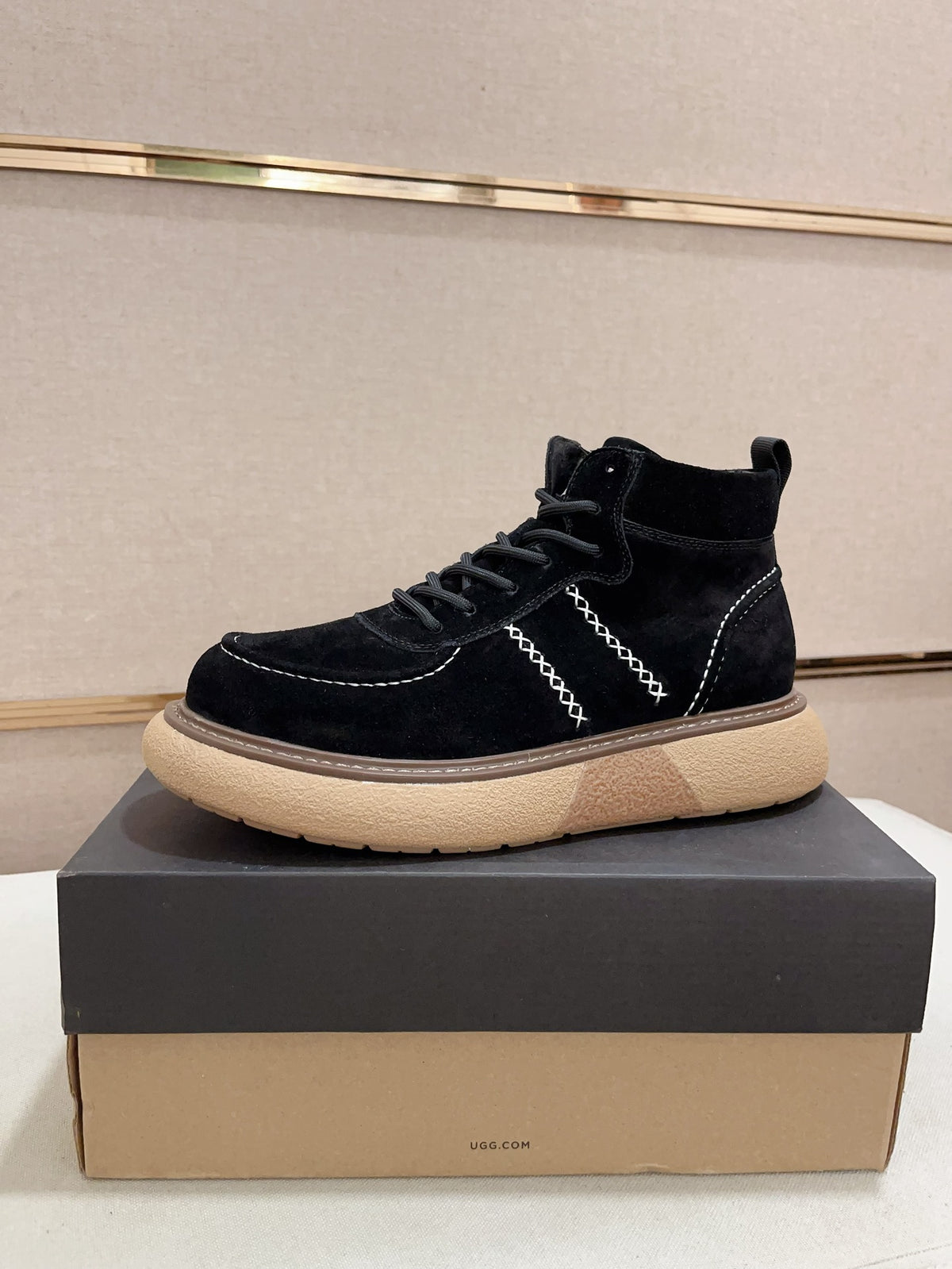 UGG Low-Top Leather Sneaker — Clean Lines, Everyday Edge