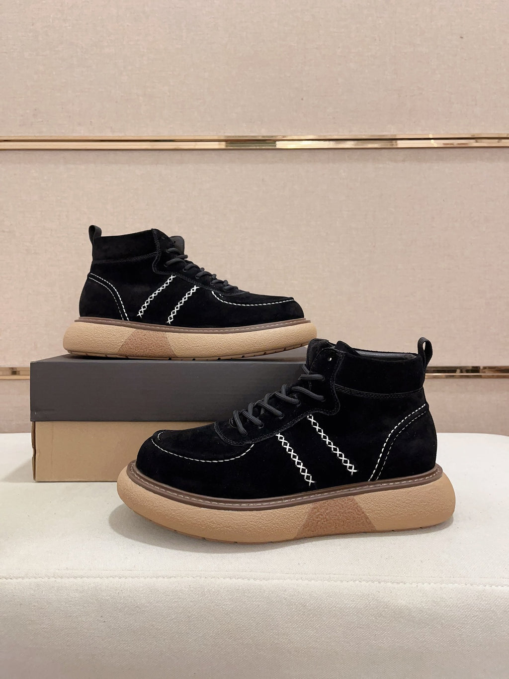UGG Low-Top Leather Sneaker — Clean Lines, Everyday Edge