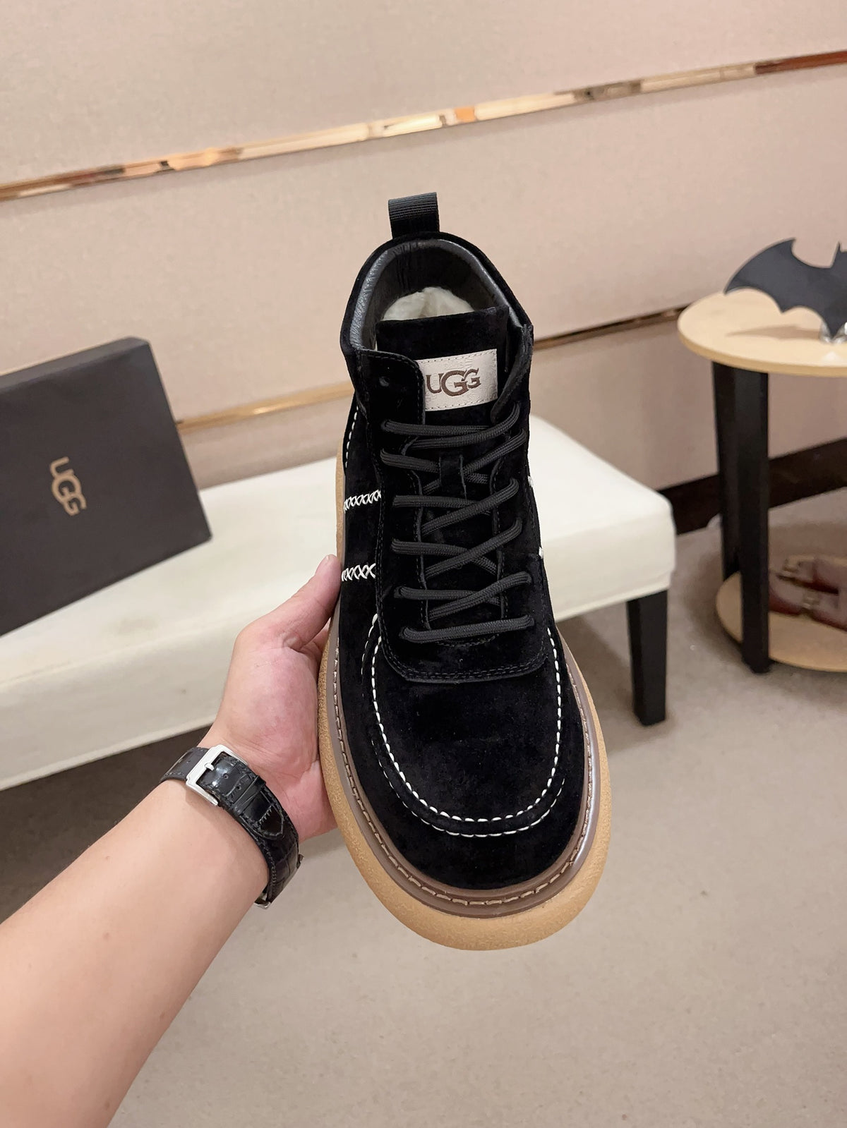 UGG Low-Top Leather Sneaker — Clean Lines, Everyday Edge