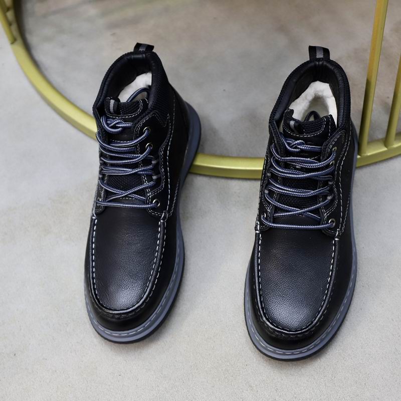 UGG Low-Top Leather Sneaker — Effortless Fit, Refined Finish