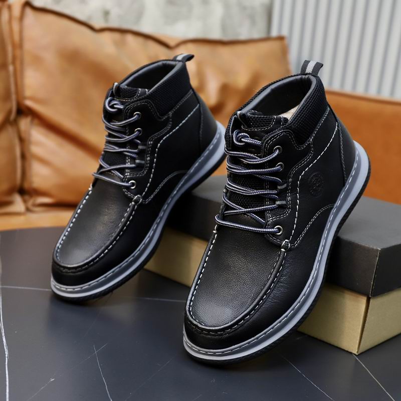 UGG Low-Top Leather Sneaker — Effortless Fit, Refined Finish