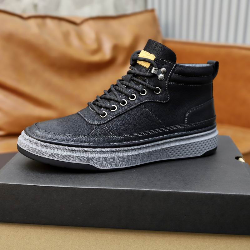 UGG Low-Top Leather Sneaker — No Fuss. Just Good.