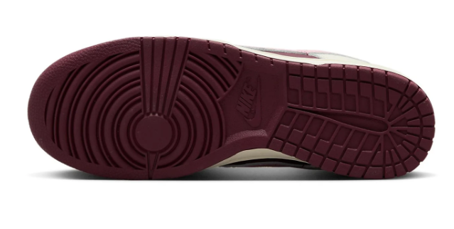 Nike Dunk Low Premium "Valentine's Day 2023" DR9705-100